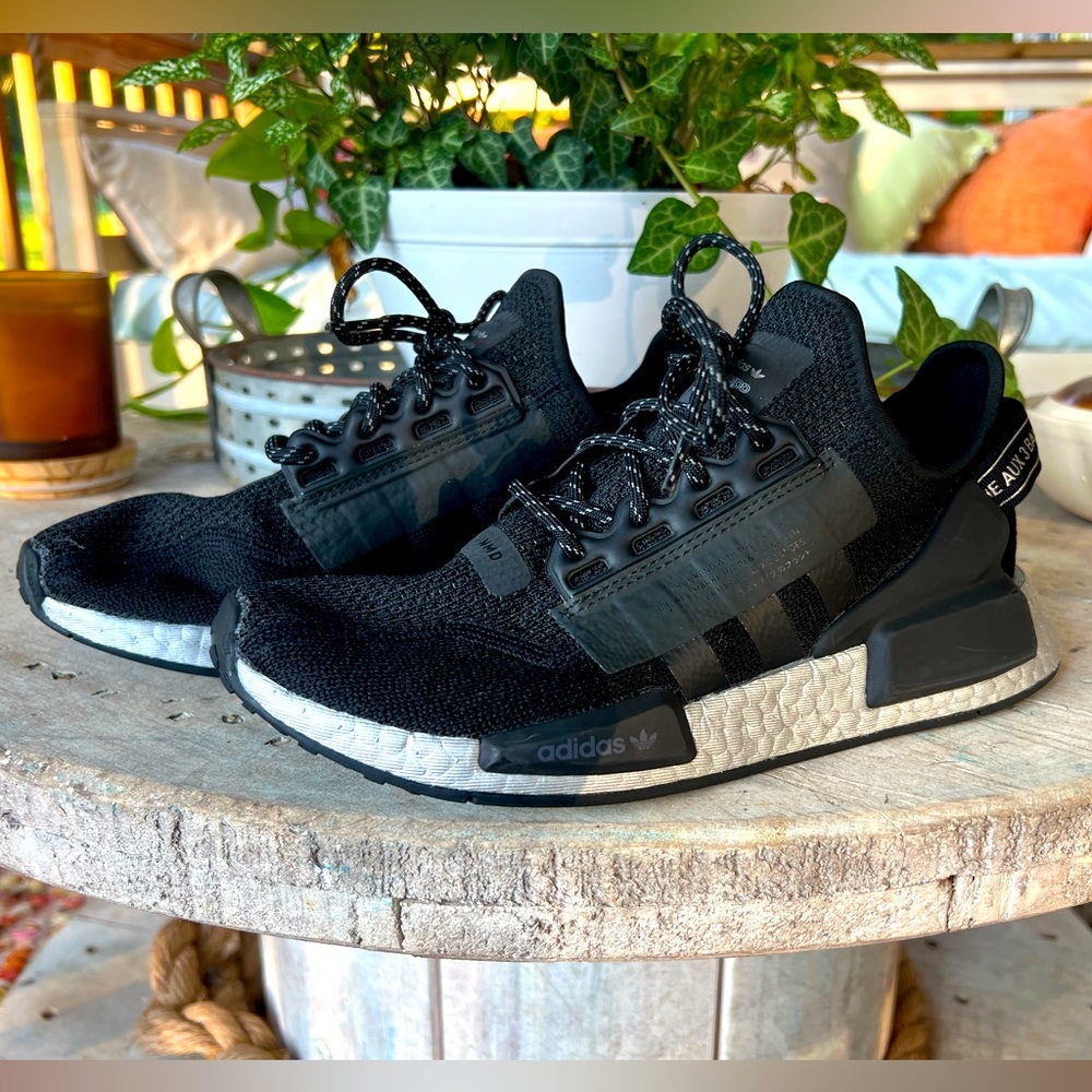 Adidas NMD_R1 V2 black/silver